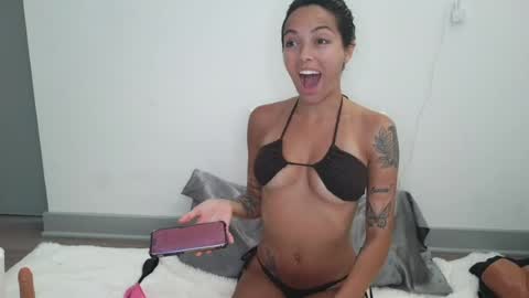danidivina777 online show from July 27, 9:31 pm