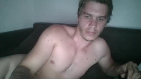 daniel187524434 online show from August 3, 6:04 pm