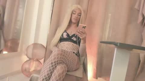 danielamay00 online show from August 2, 11:39 am