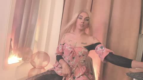 danielamay00 online show from August 8, 1:27 am