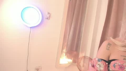 danielamay00 online show from August 8, 2:33 am