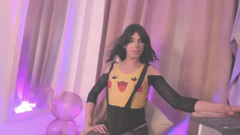 danielamay00 online show from August 8, 10:15 am