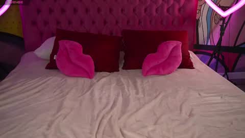 danielareign online show from August 9, 1:45 pm