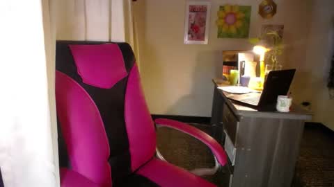Angie online show from August 7, 9:15 pm