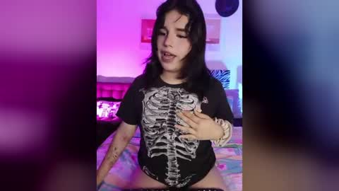 daniellesins1 online show from June 24, 10:28 am