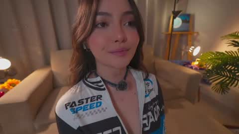 DANII   online show from August 7, 2:11 am