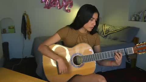 danalle online show from August 11, 8:55 pm