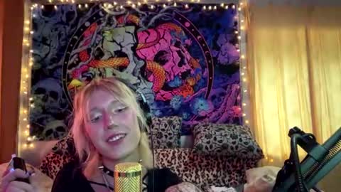 danitavranich online show from August 2, 1:07 pm