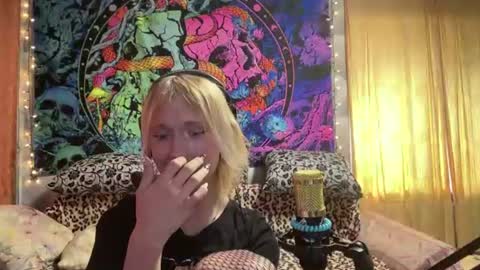 danitavranich online show from August 3, 11:06 am