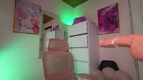 Danna Lovs online show from August 4, 12:13 pm