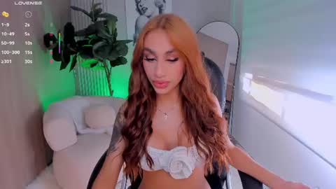 Danna Cruz  online show from July 14, 8:31 pm