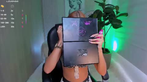 Danna Cruz  online show from July 30, 7:53 pm
