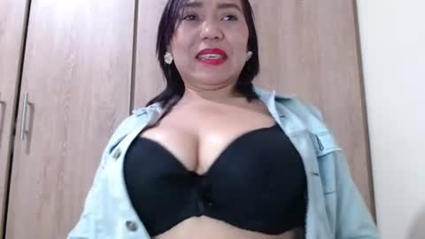 dannamomcerratt online show from August 12, 2:36 am