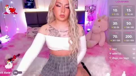 dannia_13 online show from August 11, 4:25 am