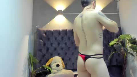 dantevalencia online show from August 14, 3:43 am