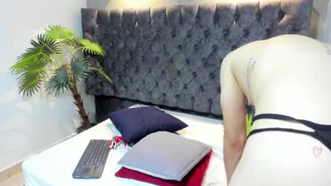 dantevalencia online show from August 15, 12:25 am