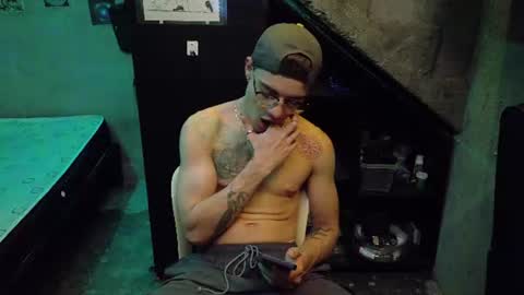 dany_kyng online show from August 12, 9:39 pm