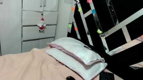 daphne877046 online show from August 9, 12:22 am