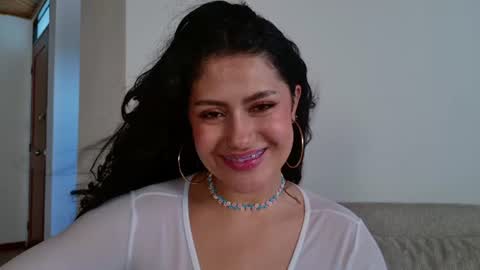 Antonella Mora online show from August 4, 4:15 pm