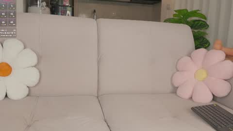 Daphne Cooper online show from June 17, 4:00 am