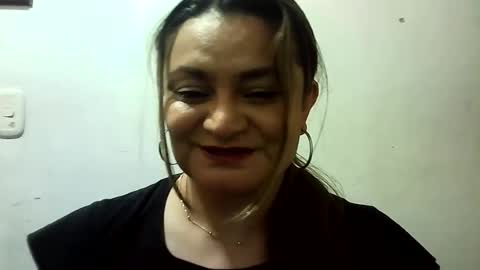 dapnne online show from August 8, 1:22 pm