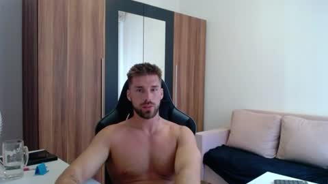 darius_94 online show from July 31, 2:12 pm
