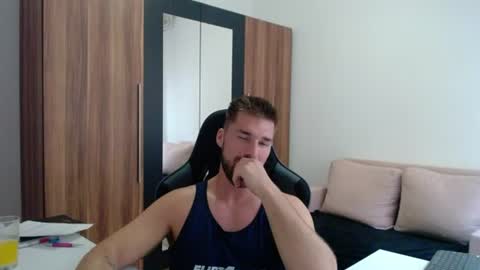 darius_94 online show from August 1, 3:18 pm