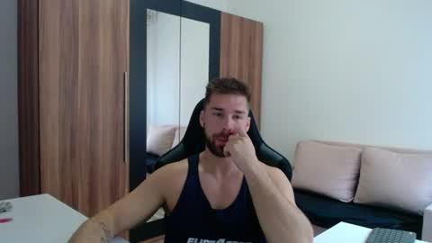 darius_94 online show from August 2, 7:26 am