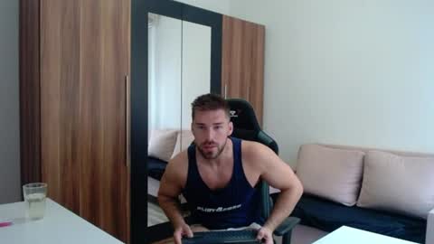 darius_94 online show from August 2, 8:32 am