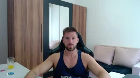 darius_94 online show from August 2, 9:38 am