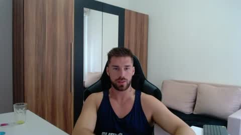 darius_94 online show from August 2, 10:44 am