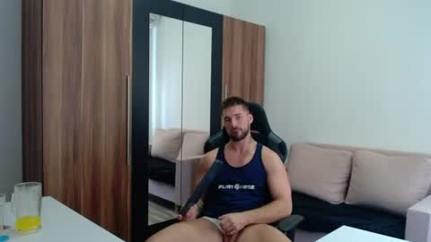 darius_94 online show from August 2, 11:50 am