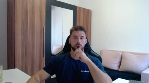 darius_94 online show from August 2, 5:20 pm