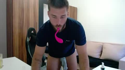 darius_94 online show from August 2, 6:26 pm