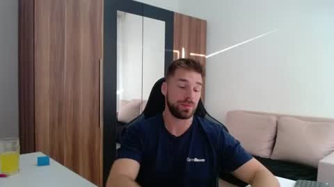 darius_94 online show from August 3, 4:41 am