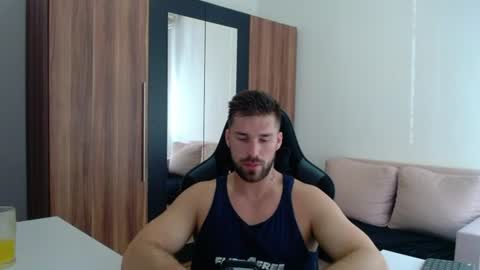 darius_94 online show from August 3, 8:21 am
