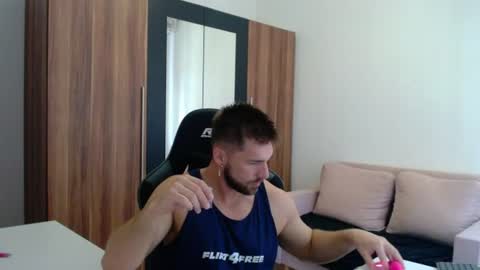 darius_94 online show from August 3, 10:33 am