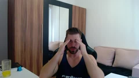 darius_94 online show from August 3, 11:39 am