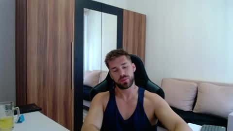 darius_94 online show from August 4, 11:07 am
