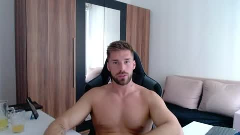 darius_94 online show from August 4, 12:13 pm
