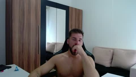 darius_94 online show from August 5, 8:12 am