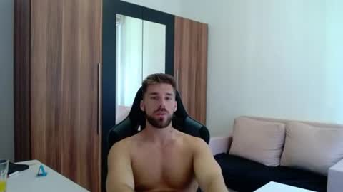darius_94 online show from August 5, 9:18 am