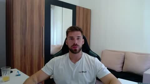 darius_94 online show from August 5, 10:24 am