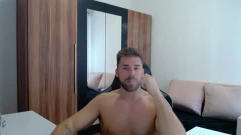 darius_94 online show from August 8, 3:12 pm