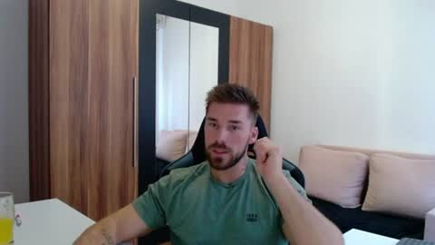 darius_94 online show from August 8, 4:29 pm