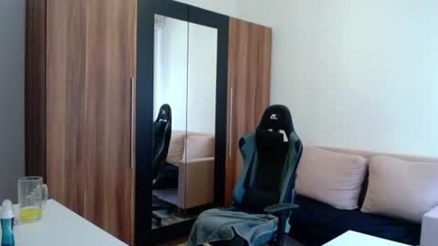 darius_94 online show from August 9, 10:49 am