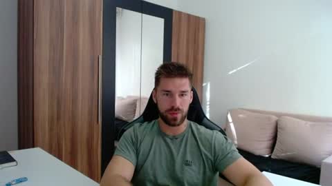 darius_94 online show from August 10, 5:31 am