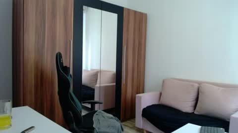 darius_94 online show from August 10, 9:44 am