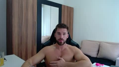 darius_94 online show from August 10, 10:49 am