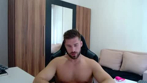 darius_94 online show from August 10, 11:55 am